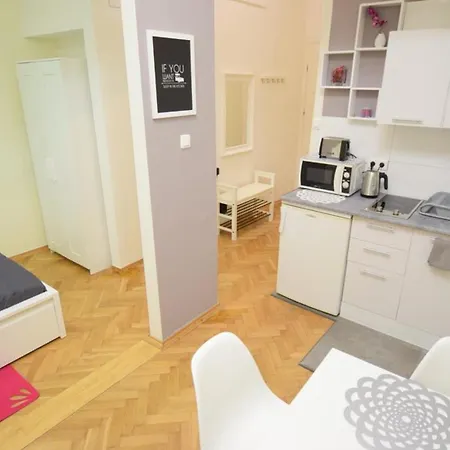 Elegant Copernicus Apartment Warsaw