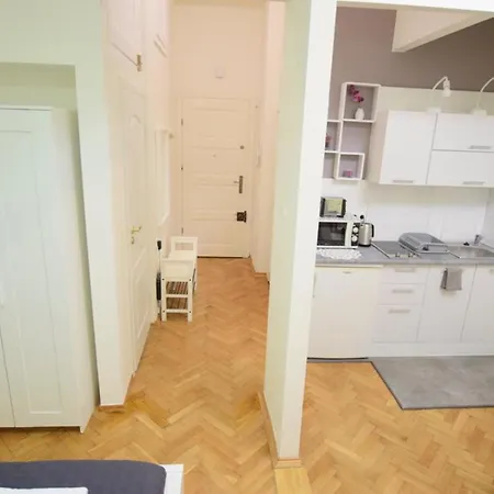 Elegant Copernicus * ורשה